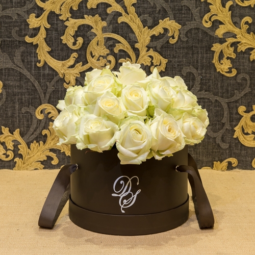 Focus-Boite-boule-roses-blanche-SD