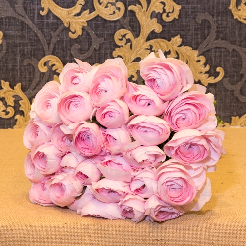 Focus-Bouquet-renoncules-rose-SD